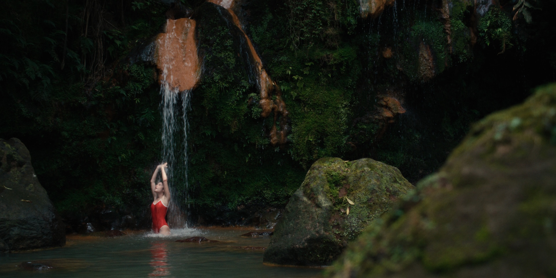 the-yellow-color-turn-of-the-tide-3-rabo-de-peixe-3-00090151