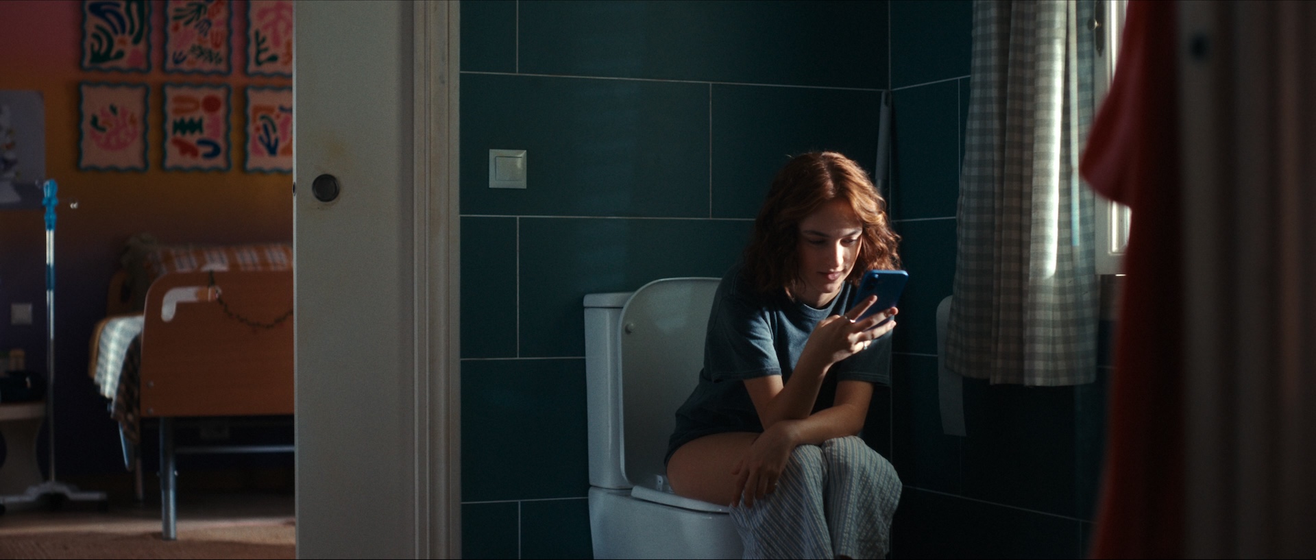 the-yellow-color-the-map-of-longing-netflix_00090178