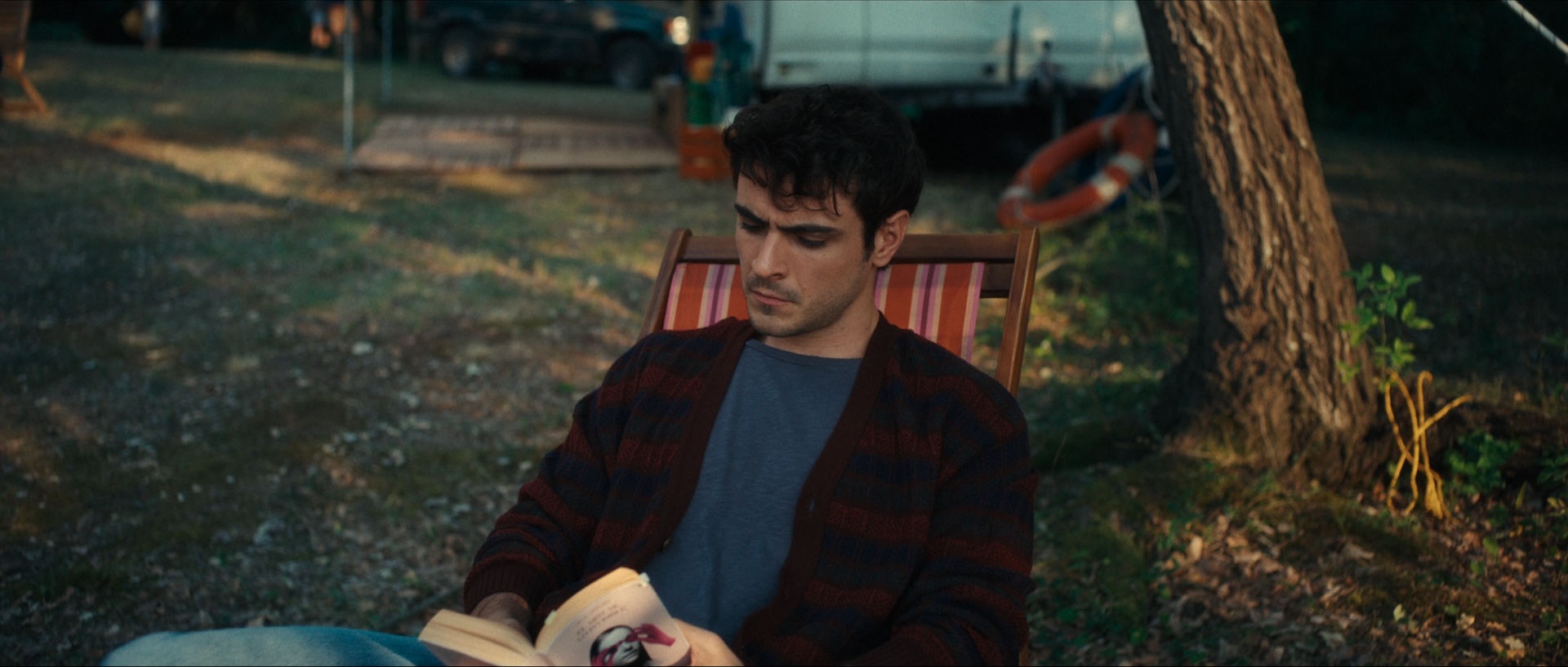 the-yellow-color-the-map-of-longing-netflix_00090219