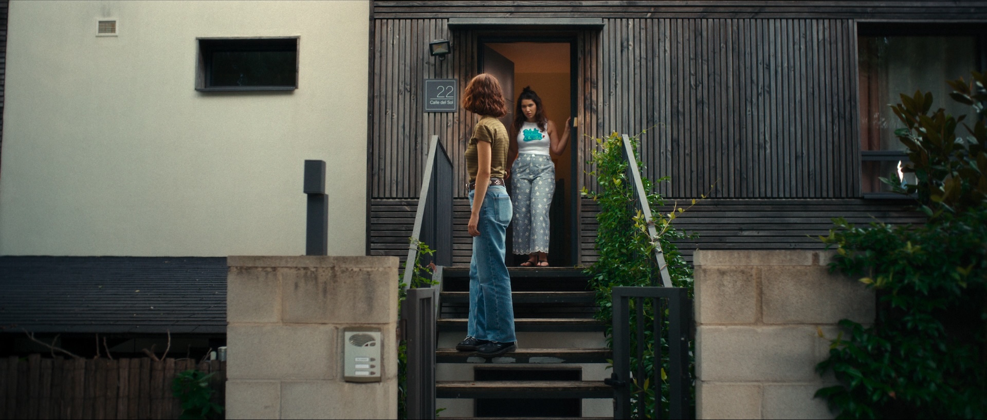 the-yellow-color-the-map-of-longing-netflix_00090255