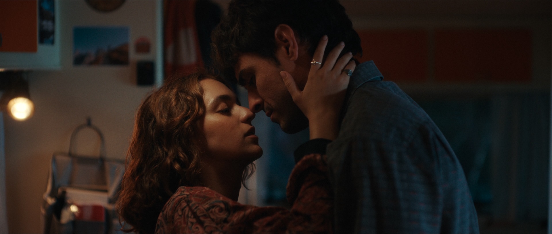 the-yellow-color-the-map-of-longing-netflix_00090284