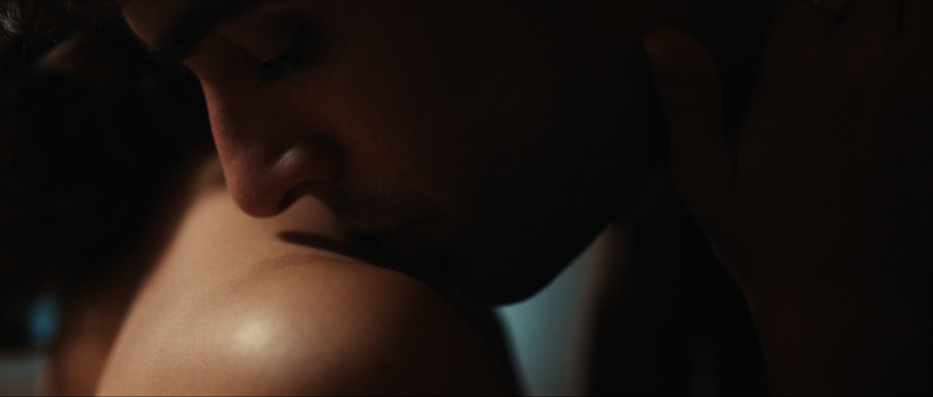 the-yellow-color-the-map-of-longing-netflix_00090287