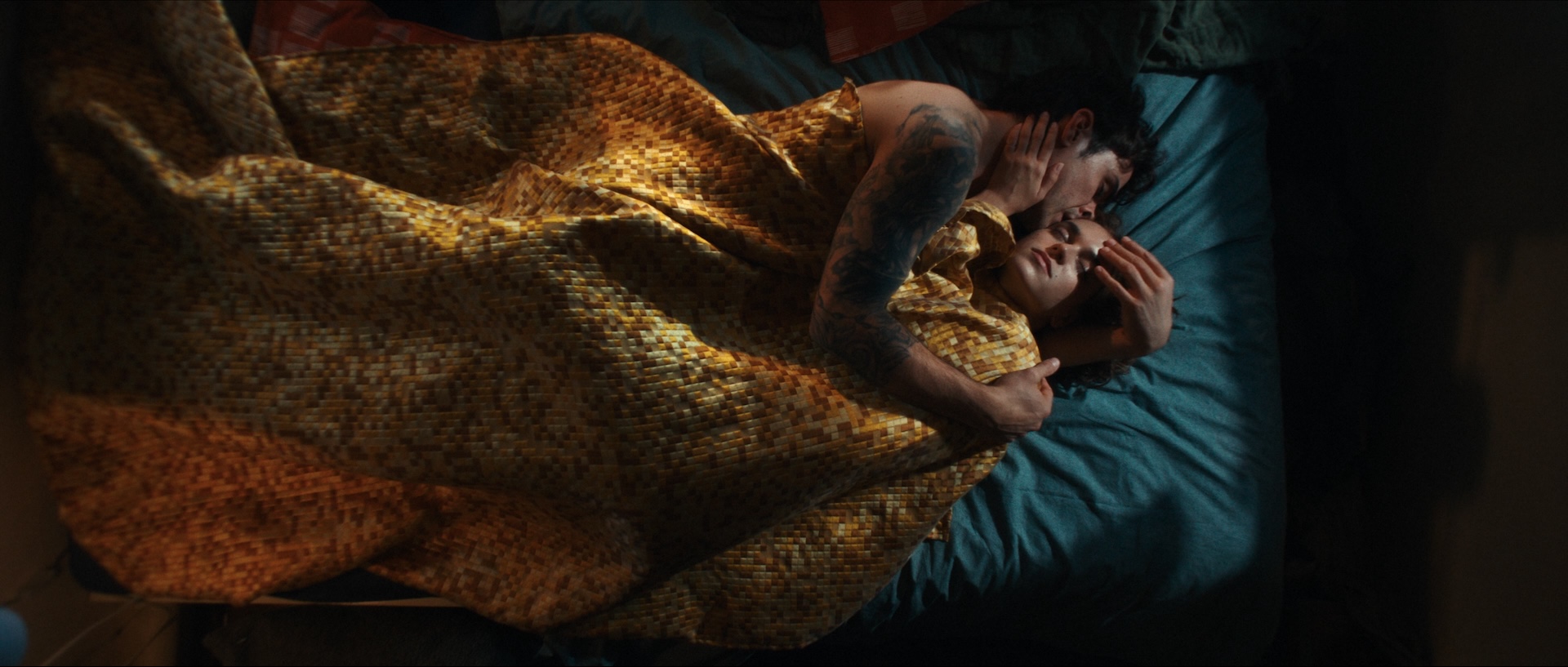 the-yellow-color-the-map-of-longing-netflix_00090288