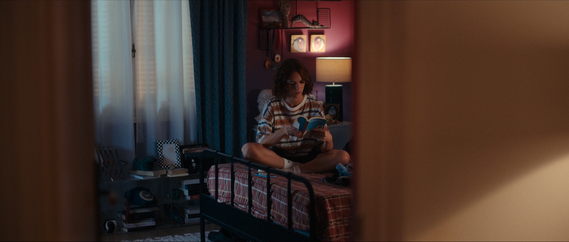 the-yellow-color-the-map-of-longing-netflix_00090319