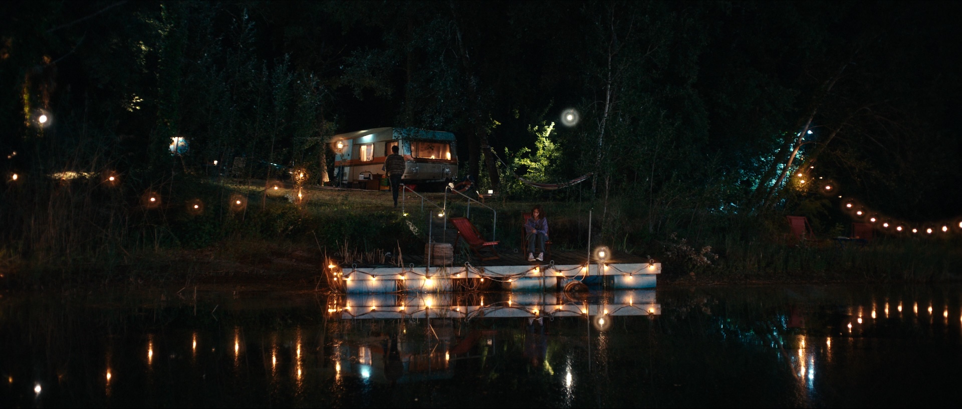 the-yellow-color-the-map-of-longing-netflix_00090337