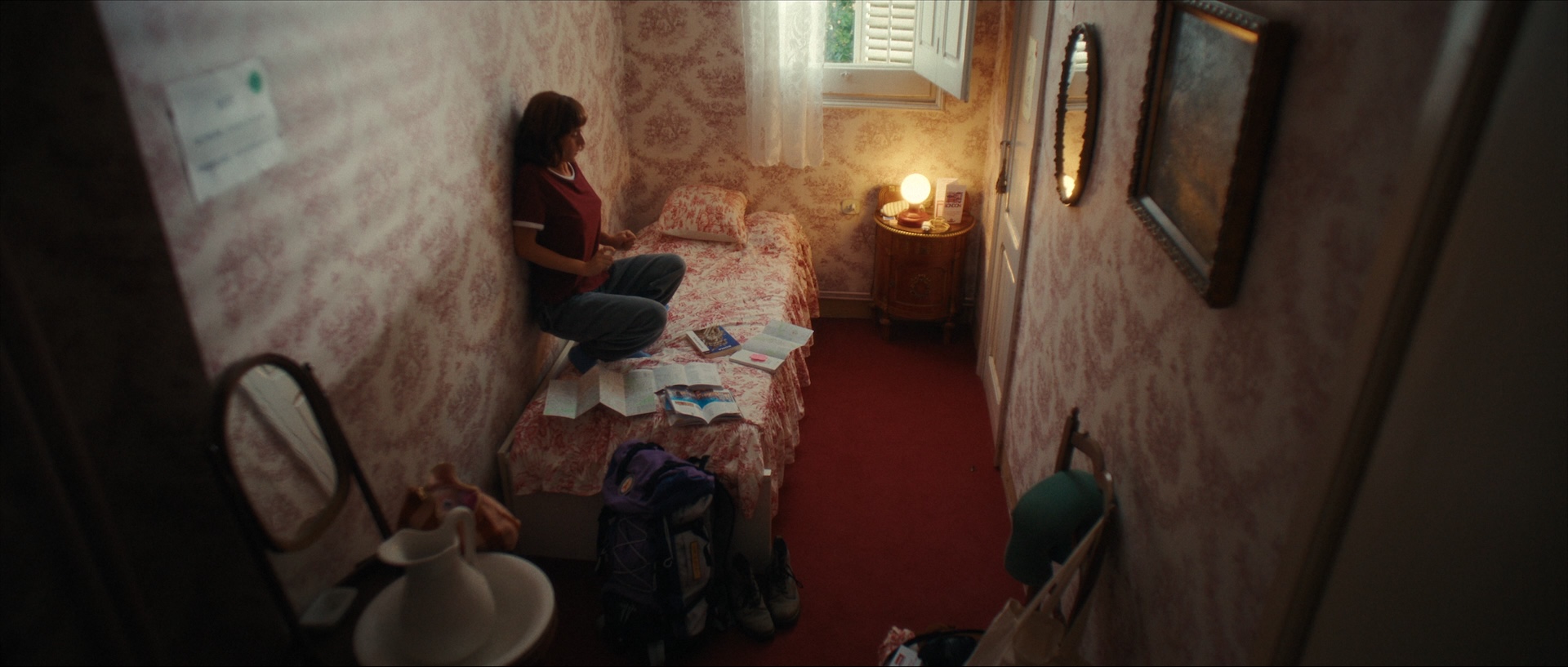 the-yellow-color-the-map-of-longing-netflix_00090367